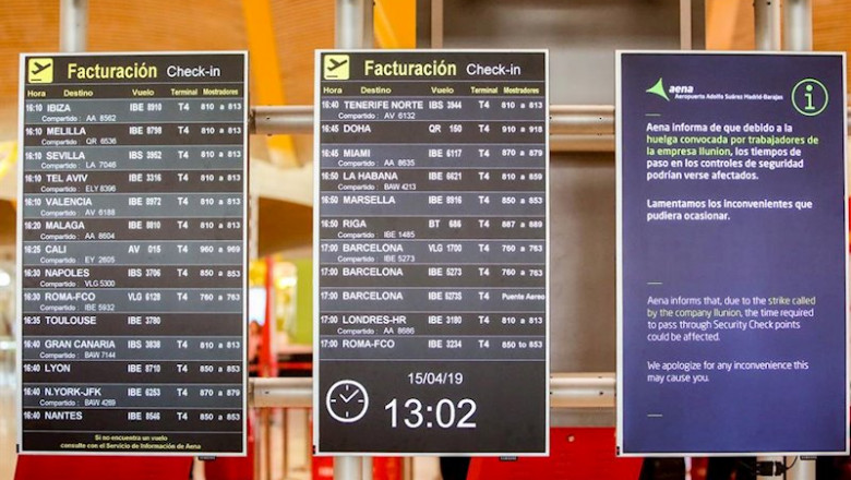 Un cartel informativo sobre la huelga de la compañía Ilunion (derecha) situado al lado de paneles informativos de llegadas y salidas de vuelos en el Aeropuerto Adolfo Suárez Madrid-Barajas. | Ricardo Rubio - Europa Press - Archivo ep un cartel informativo sobre la huelga de la compania ilunion derecha situado al lado de paneles