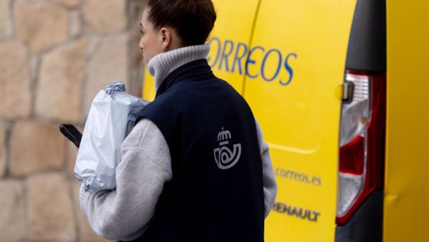 ep una trabajadora de correos a 12 de enero de 2024 en madrid espana