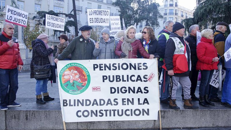 ep varios pensionistas movidos por la plataforma de pensionistas en una manifestacion anterior ante