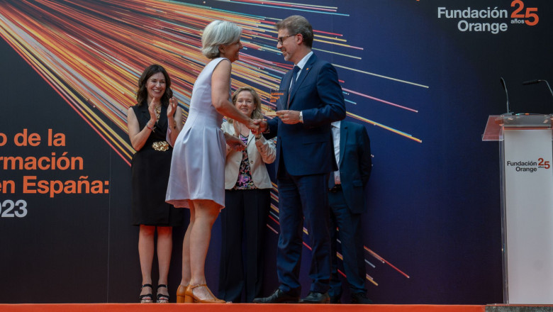 marina fuentes ceo united way espaa recibe el premio de ludowvic pech 