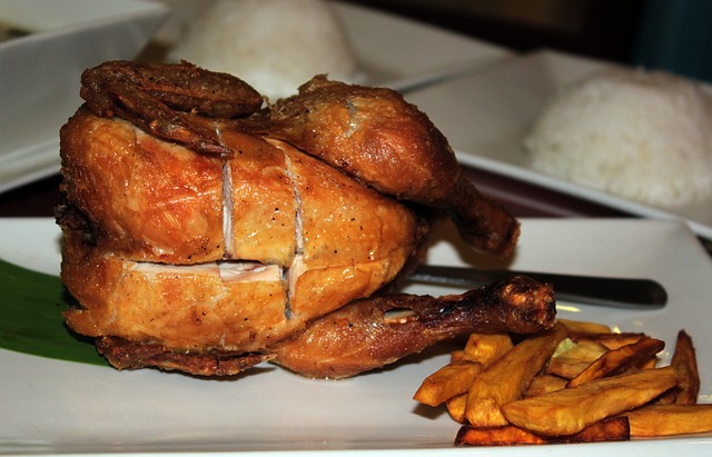 Un hombre muere asfixiado en una competición por comer pollo en menos de  cinco minutos 