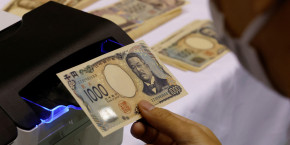 un billet de yen japonais dans une imprimerie de l office national d impression des billets de la banque du japon a tokyo 20240621090351 