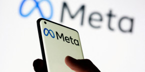 un smartphone avec le logo meta 