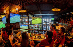 ep archivo   ambiente en un restaurante durante el partido entre espana y arabia saudi del mundial