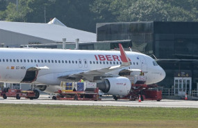 ep archivo   avion de iberia en el aeropuerto de alvedro a 19 de agosto de 2024 en a coruna galicia