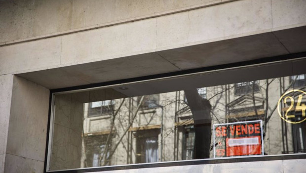 ep archivo   cartel de se vende en un edificio del barrio de almagro a 12 de marzo de 2023 en madrid