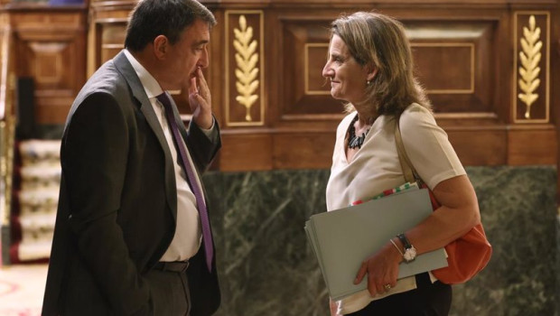 ep archivo   el portavoz del pnv en el congreso aitor esteban y la vicepresidenta tercera y ministra