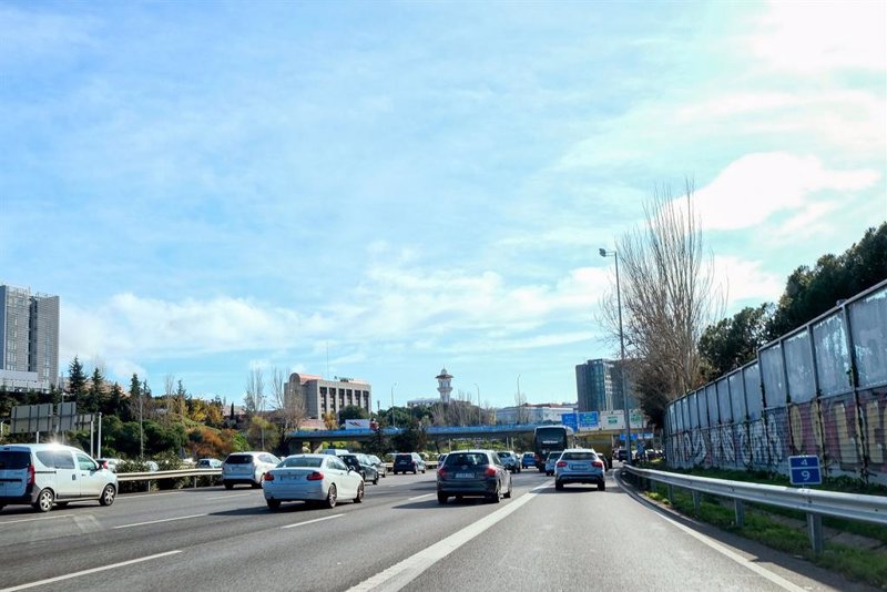 Empiezan a multar en Madrid con 200 euros a los vehículos que circulan sin etiqueta