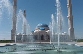 ep archivo   la nueva fuente de la gran mezquita de astana