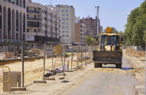 ep archivo   una excavadora avanza por la avenida de san francisco javier