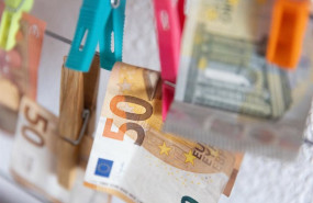 ep archivo   varios billetes sujetos con pinza