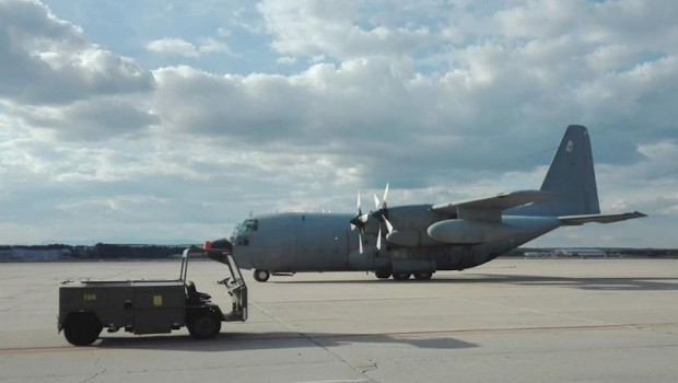 ep avion del ejercito del aire con el material sanitario para la proteccion frente al coronavirus