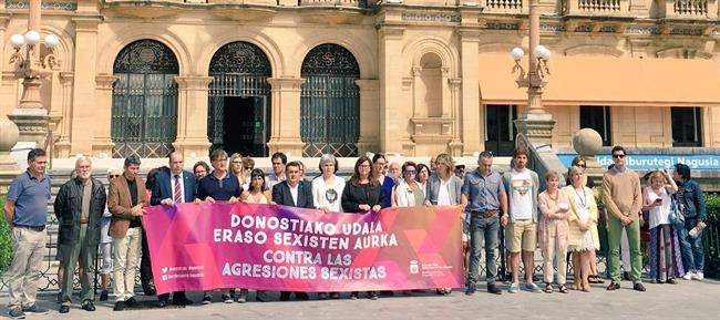 Concentración en el Ayuntamiento. | CEDIDA ep concentracionayuntamiento