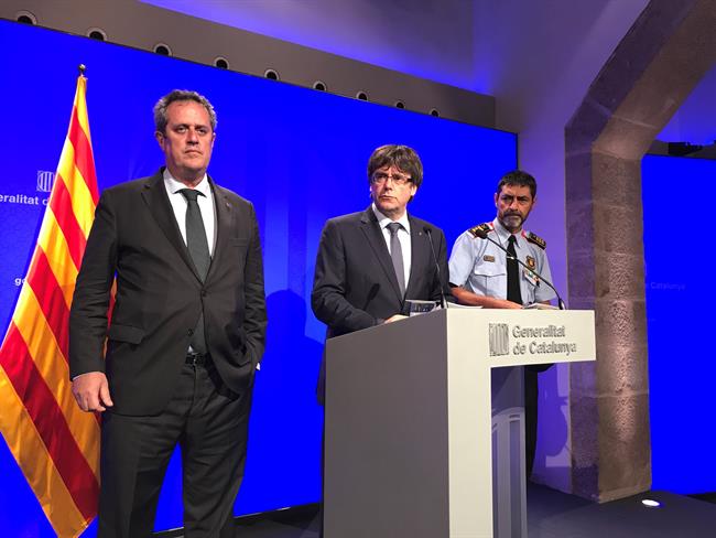 El conseller J.Forn, el pte.C.Puigdemont y el mayor de los Mossos J.Ll.Trapero | EUROPA PRESS ep conseller jforn ptecpuigdemontmayorlos mossos jlltrapero