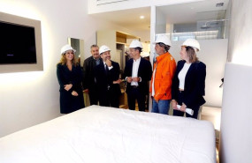 ep el alcalde de santa cruz de tenerife jose manuel bermudez visita una de las habitaciones del