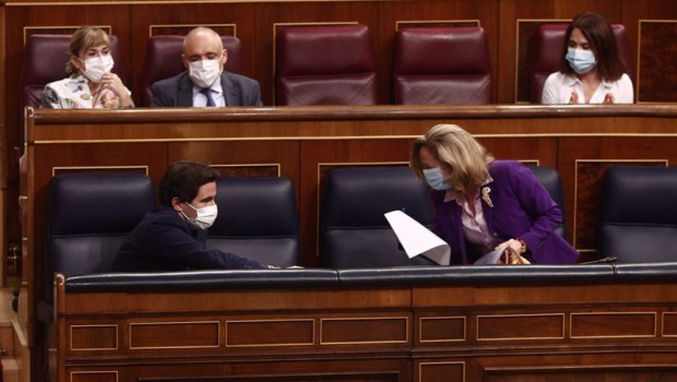 ep el diputado del psoe pedro casares y la vicepresidenta tercera del gobierno nadia calvino durante
