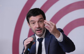 ep el ministro de derechos sociales consumo y agenda 2030 pablo bustinduy en un acto de los comuns