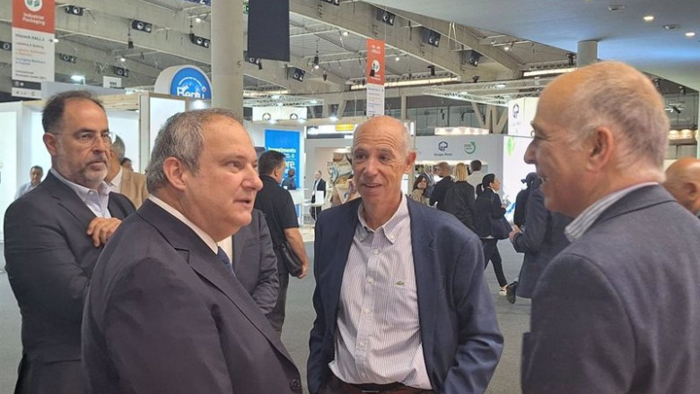 ep el ministro de industria y turismo jordi hereu durante su visita a la feria hispack este viernes ep el ministro de industria y turismo jordi hereu durante su visita a la feria hispack este viernes