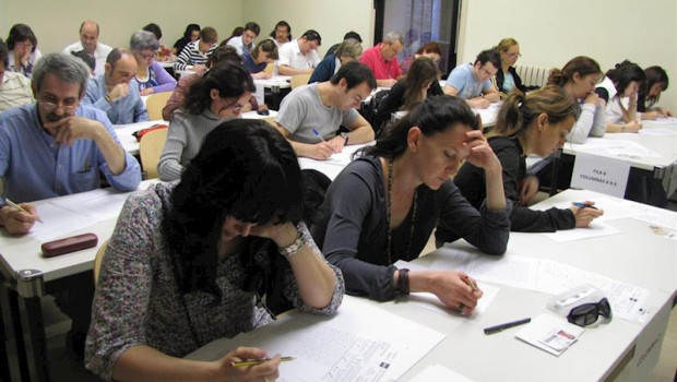 ep estudiantes del centro de la uned de tudela navarra durante un examen presencial