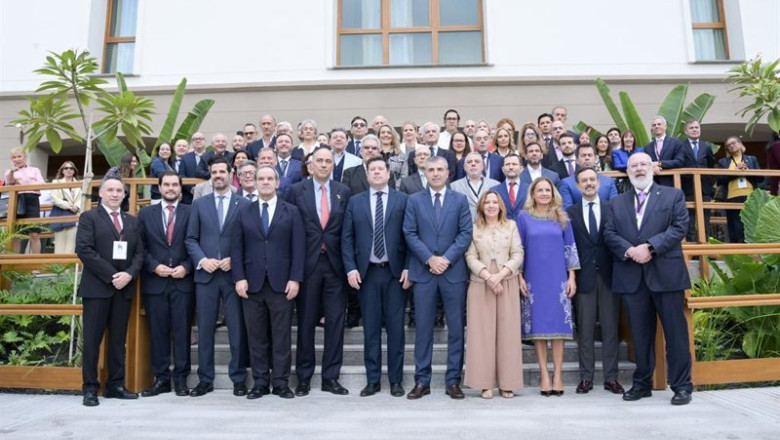 ep foto de familia durante la segunda jornada del vii foro iberoamericano de la mipyme en tenerife