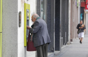 ep habitantes de madrid compran y sacan dinero tras el estado de alarma por coronavirus