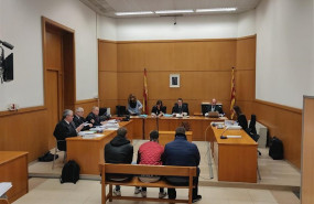 ep juicio en la audiencia de barcelona a tres jovenes por dejar en silla de ruedas a un pasajero del