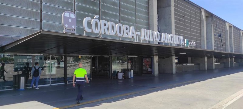 ep la estacion de trenes de cordoba luce ya la nueva denominacion oficial de estacion de