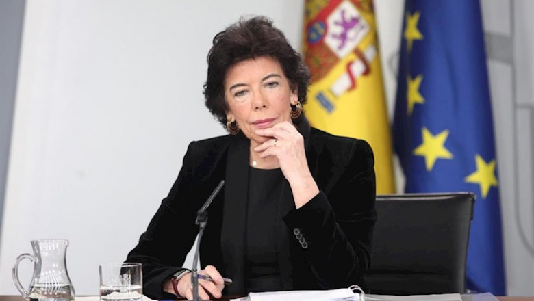 ep la portaveu i ministra deducacio en funcions isabel celaa durant la roda de premsa despres del ep la portaveu i ministra deducacio en funcions isabel celaa durant la roda de premsa despres del