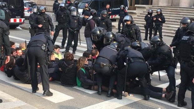 ep mossos desquadra retiranmanifestantestsjc