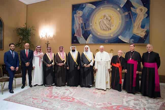Reunión del Papa con el secretario de la Liga Mundial Islámica | L'OSSERVATORE ROMANO ep reunionpapasecretariola liga mundial islamica