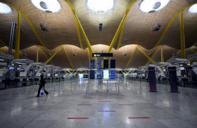ep terminal t4 casi vacia en el aeropuerto de madrid-barajas adolfo suarez en madrid espana