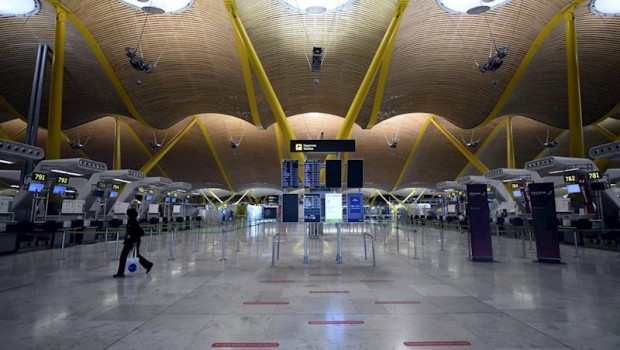 ep terminal t4 casi vacia en el aeropuerto de madrid-barajas adolfo suarez en madrid espana