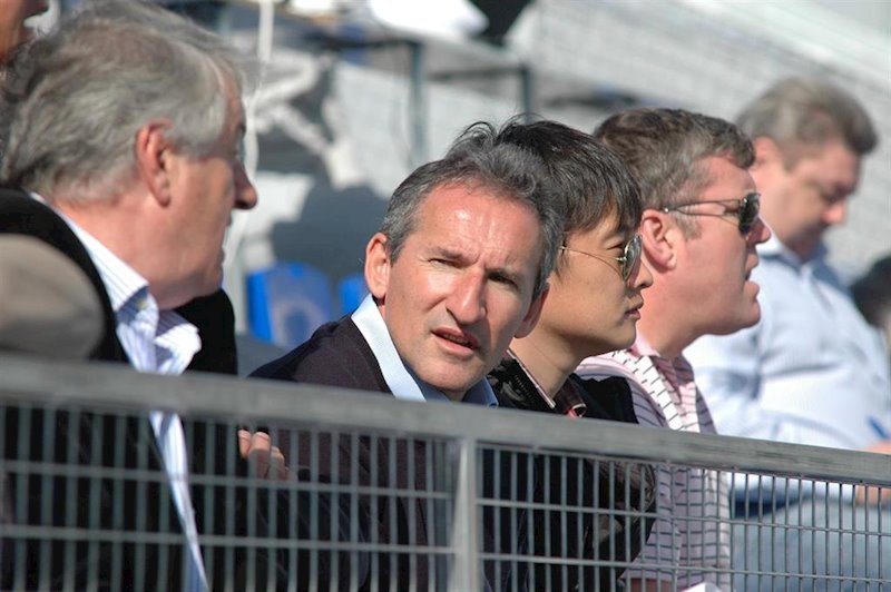 ep txiki begiristain presenciando un partido