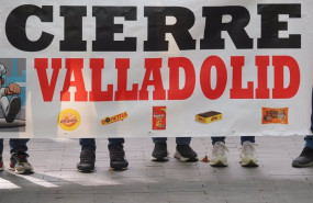 ep varias personas sujetan una pancarta durante una manifestacion en defensa de la fabrica de bimbo