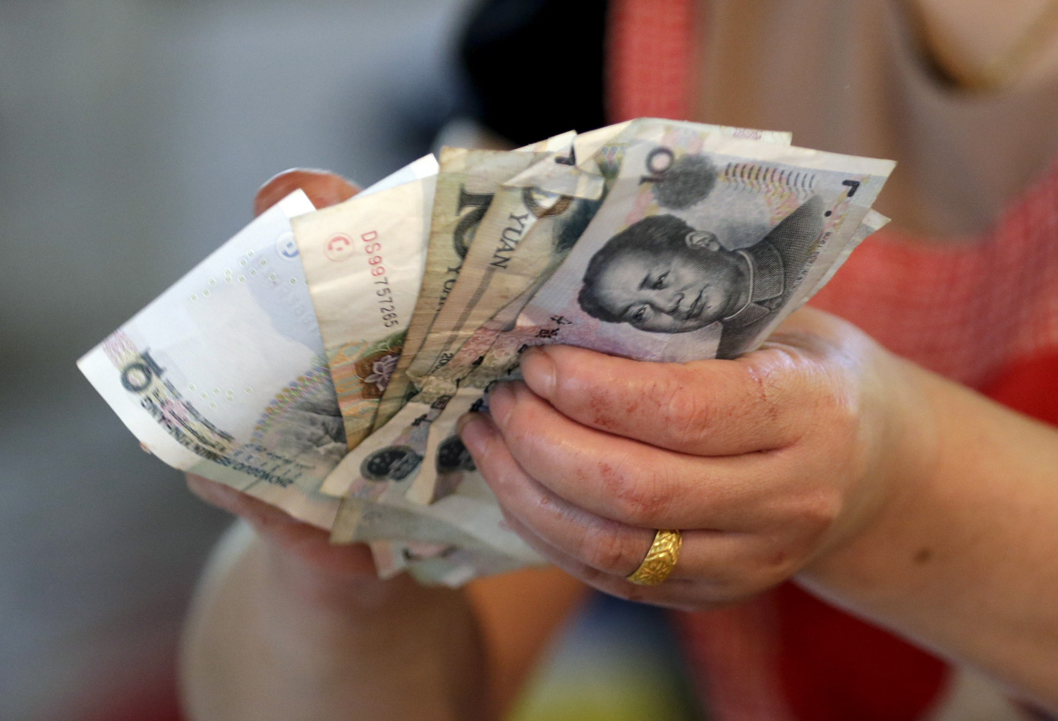 Signo mixto en Asia: el yuan cae frente al dólar por la subida de los rendimientos de los bonos