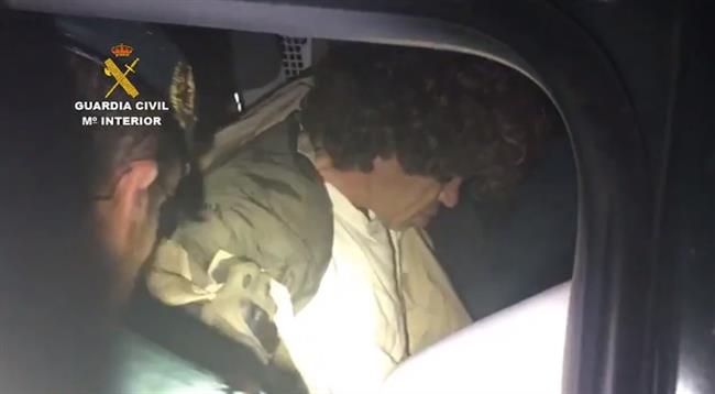 Agentes de la Guardia Civil detienen a Luciano José Simón Gómez | GUARDIA CIVIL ep agentesla guardia civil detienenluciano jose simon gomez