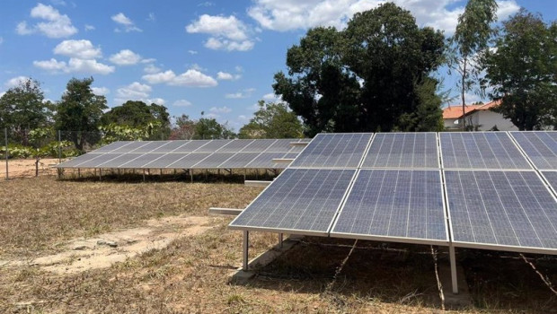 ep archivo   instalacion de placas solares en netia mozambique