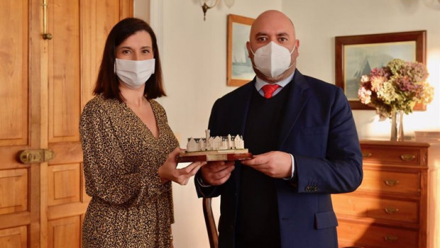 ep archivo   la alcaldesa de santander gema igual con el embajador en espana de emiratos arabes