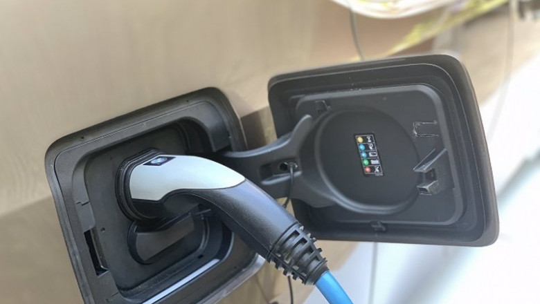 Archivo - Recurso de vehículo eléctrico cargando | EUROPA PRESS - Archivo ep archivo recurso de vehiculo electrico cargando 20220331103104