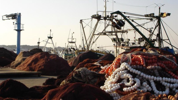 ep archivo   redes y aparejos de pesca en el puerto imagen de archivo