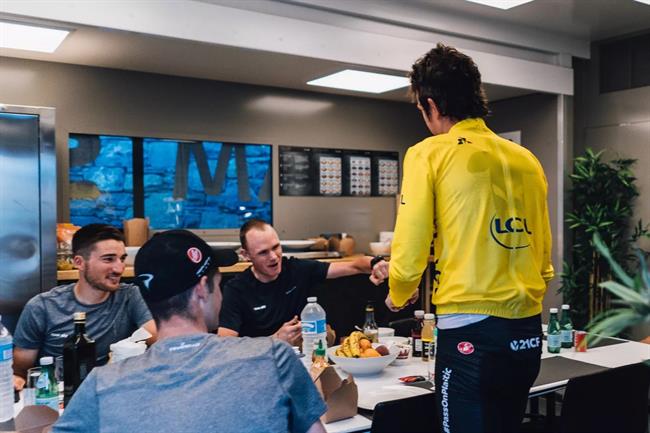 Chris Froome y Geraint Thomas con otros compañeros del Team Sky | TEAM SKY ep chris froomegeraint thomasotros companerosteam sky