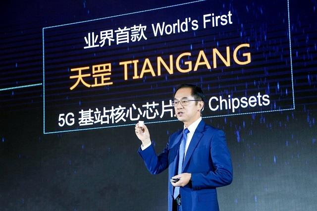 El director ejecutivo de redes de Huawei, Ryan Ding, presentando sus chips para | HUAWEI ep director ejecutivoredeshuawei ryan ding presentandochips para