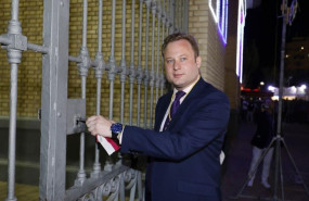 ep el alcalde de albacete vicente casan abre la puerta de hierros del recinto ferial de albacete
