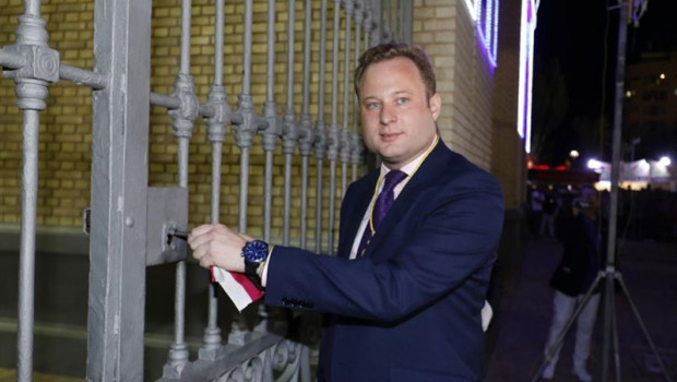 ep el alcalde de albacete vicente casan abre la puerta de hierros del recinto ferial de albacete