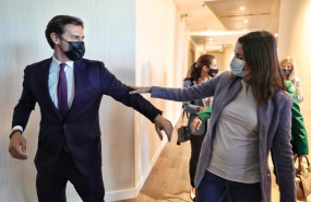 ep el ex presidente de ciudadanos albert rivera y la lider de cs ines arrimadas se saludan al