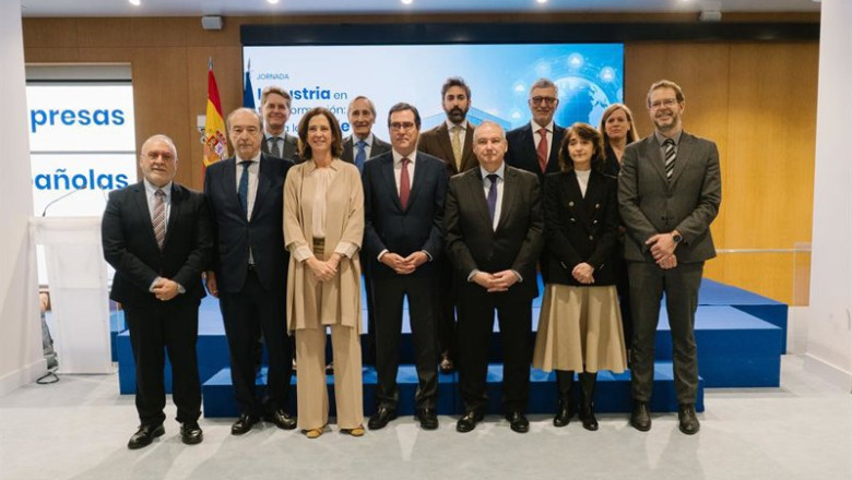 El ministro de Industria y Turismo, Jordi Hereu, y el presidente de la CEOE, Antonio Garamendi, en la jornada en la sede de la CEOE. | DAVID LOPEZ VILLALTA (MINCOTUR) ep el ministro de industria y turismo jordi hereu y el presidente de la ceoe antonio garamendi en la
