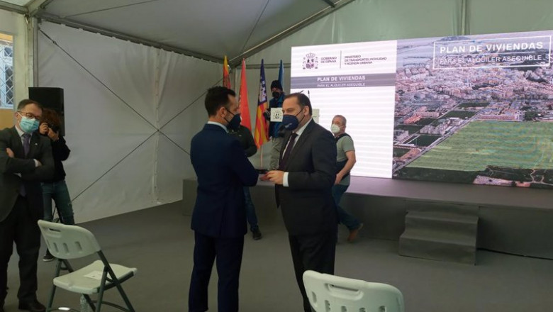 El ministro de Transportes, Movilidad y Agenda Urbana, José Luis Ábalos, en Ibiza. | EUROPA PRESS ep el ministro de transportes movilidad y agenda urbana jose luis abalos en ibiza