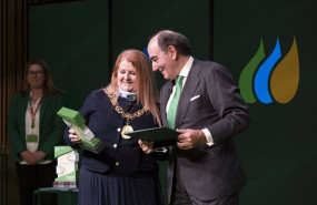 ep el presidente de iberdrola ignacio galan junto a la alcaldesa de glasgow jacqueline mclaren