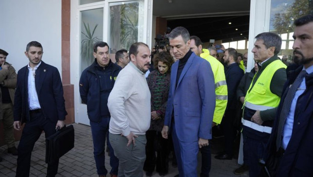 ep el presidente del gobierno pedro sanchez 3d junto al presidente de la junta de andalucia juanma