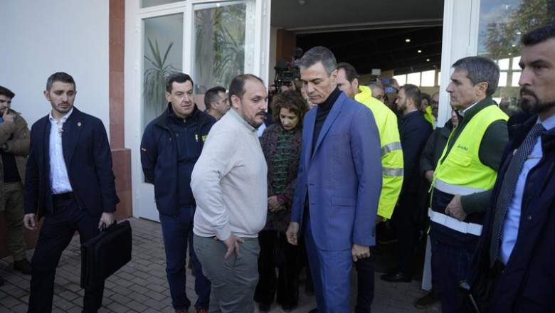 ep el presidente del gobierno pedro sanchez 3d junto al presidente de la junta de andalucia juanma